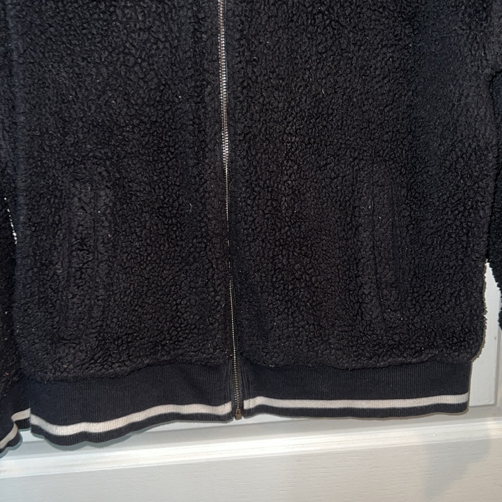 Umbro zip up sweater with a collar - size large - Picture 4 of 10